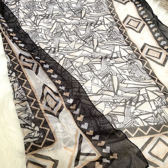 Loft Abstract Gauzy Scarf 🧣 Black and Peach - Picture 6 of 10